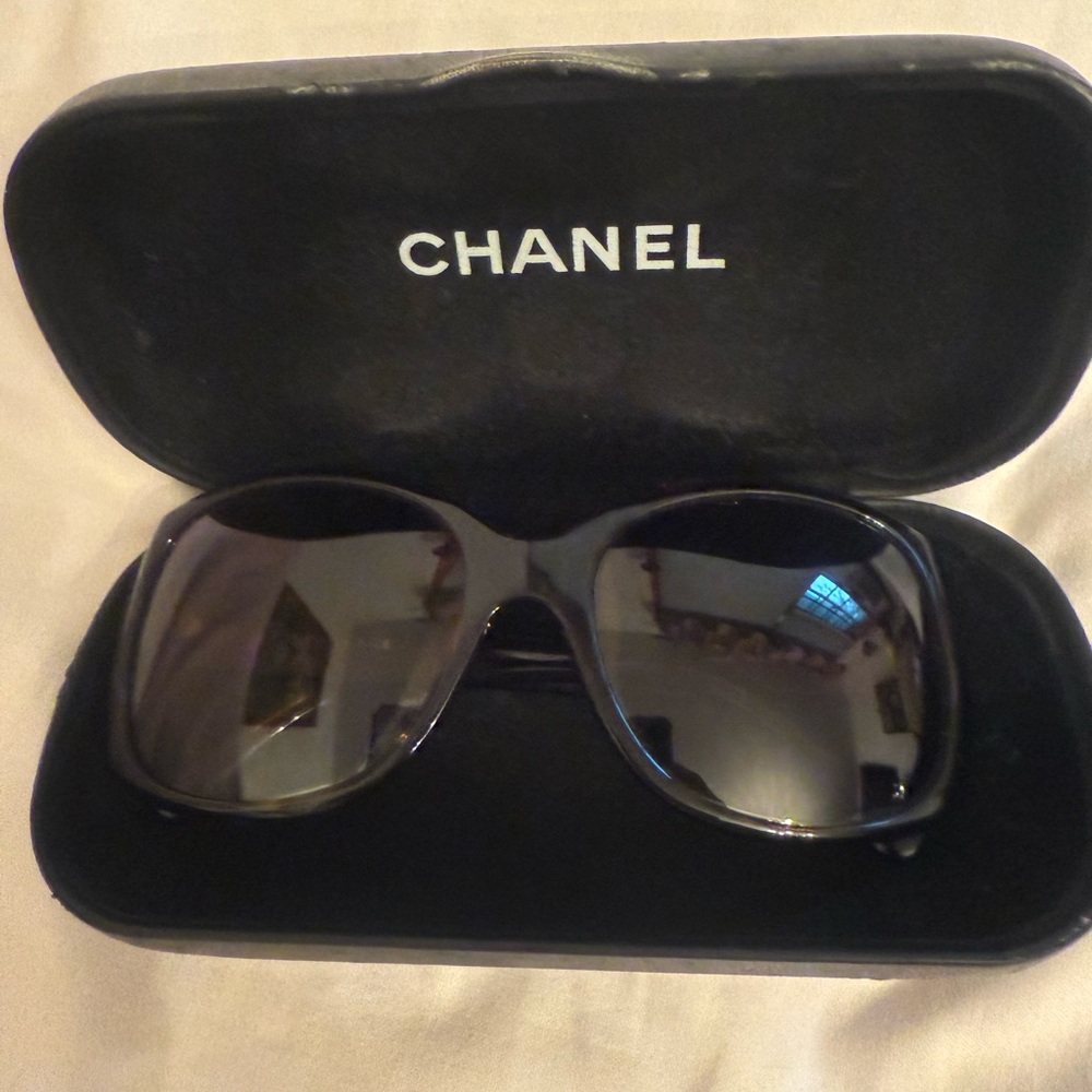 Chanel  Sunglasses + Case + Shopping Bag - Picture 6 of 13